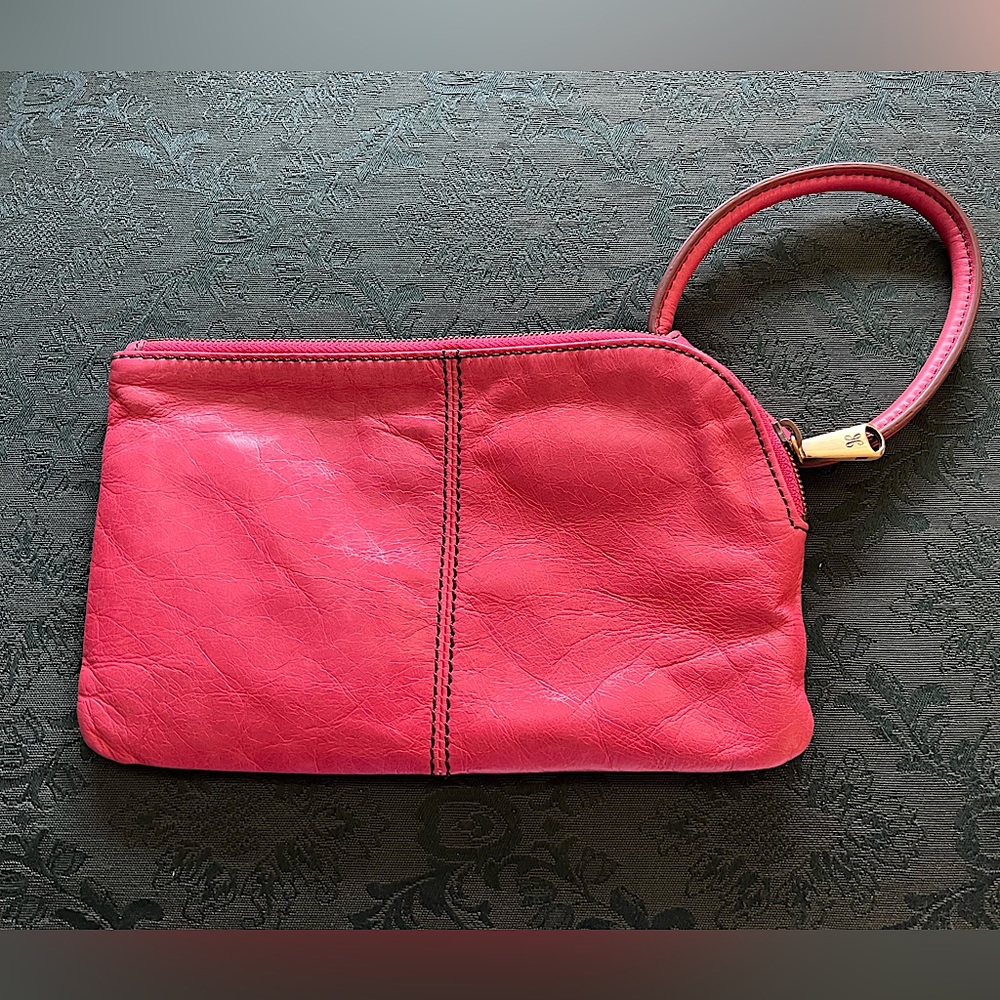 EUC HOBO International Sable Wristlet in Fuchsia. 10”W x 61/2”H
